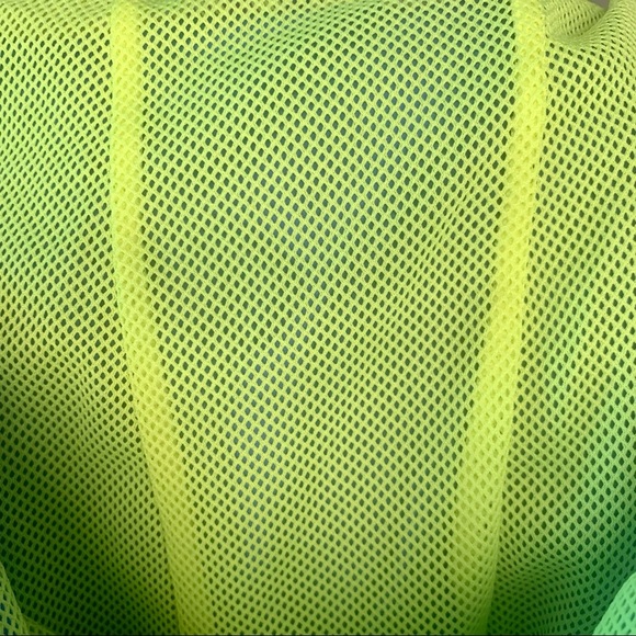 NEW BALANCE Running Jacket Lightweight Full Zip Hooded Active Windbreaker Size M - Picture 12 of 15